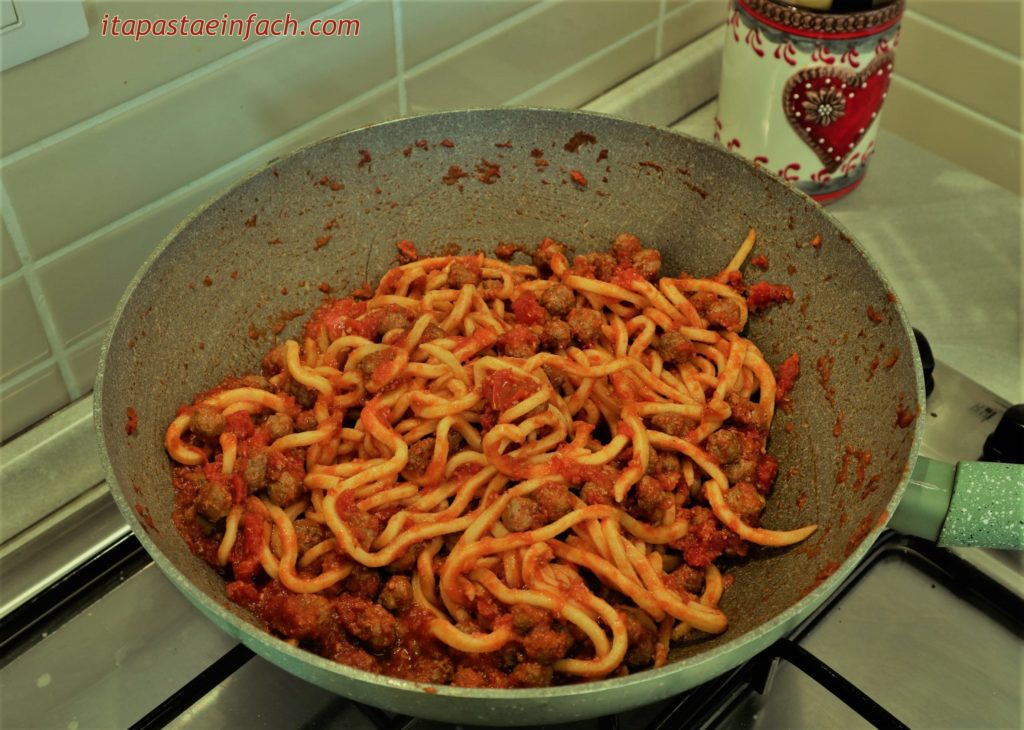 spaghetti alla chitarra mit Fleischbällchen aus Teram